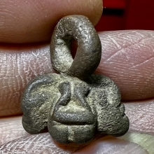 ปิดตาหล่อโบราณ เนื้อทองผสม เก่ามากแห้งย่นสวยสมบูรณ์