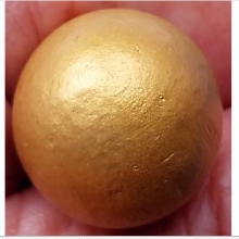 ลูกอมเนื้อโลหะสีทอง