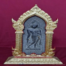 พระลีลากำแพงศอก วัดพระศรีรัตนมหาธาตุ พร้อมกรอบฐานลงรักปิดทอง