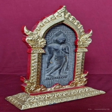 พระลีลากำแพงศอก วัดพระศรีรัตนมหาธาตุ พร้อมกรอบฐานลงรักปิดทอง