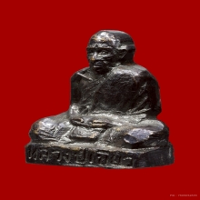 รูปเหมือนปั๊มรุ่นแรกลป.เขียววัดหรงบนเนื้อทองเหลืองรมดำ(นิยม)