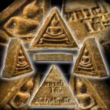 หลวงปู่โต๊ะ พระสมเด็จสามเหลี่ยมขาโต๊ะ เนื้อเกสรเข้ม