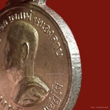 เหรียญรุ่นแรกท่านพระอาจารย์จวน กรรมการหลังเข็มกลัด