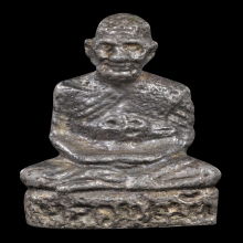 รูปหล่อโบราณรุ่นแรก หลวงปู่เม้า วัดสี่เหลี่ยม ปี17 เนื้อเงิน