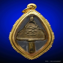 หล่อสามเหลี่ยมหลวงปู่อยู่ วัดบ้านแพน มีหูมีก้านช่อ เลี่ยมทอง