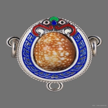 เบี้ยแก้เงินลงยาราชาวดี รุ่นแรก หลวงพ่อพระมหาสุรศักดิ์