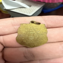 เหรียญหลวงพ่อคล้ายรุ่นแรกเนื้อทองแดงกะหลั่ยทอง วัดศิลามูล