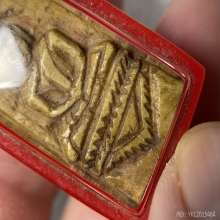 พระพุทธปางสมาธิ กระดูกแกะ เก่าปีลึกดีครับ