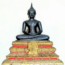 พระบูชายิ้มรับฟ้า 9