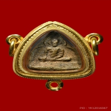 หล่อสามเหลี่ยมหลวงปู่อยู่ 2หน้า เลี่ยมทองหนา