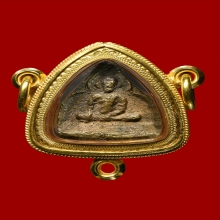 หล่อสามเหลี่ยมหลวงปู่อยู่ 2หน้า เลี่ยมทองหนา