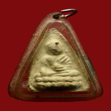 พระพุทโธน้อย เนื้อดินพิมพ์ใหญ่หลังยันต์เฑาะว์