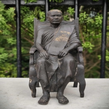 พระบูชาหลวงปู่พริ้งวัดบางปะกอกนั่งเก้าอี้ ปี2พ.ศ.520