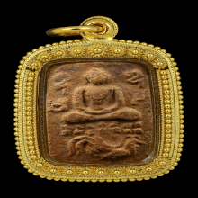 หลวงพ่อปานขี่ไก่ วัดบางนมโค