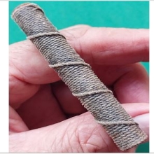 ตะกรุดเก่าจนขึ้นสนิม ยาว 2.5 นิ้ว 