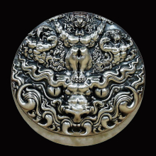 เหรียญเงินสุริยะภูมิจักรวาลอาจารย์ถวัลย์ ดัชนี ปี พ.ศ 2555