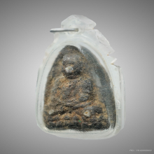 หลวงปู่ทวดเนื้อว่าน พิมพ์กลางหน้ากลม 2497