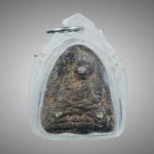 หลวงปู่ทวดเนื้อว่าน พิมพ์กลางหน้ากลม 2497