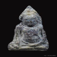 พระร่วงนั่ง กรุดงเชือก เนื้อตะกั่วสนิมแดง จ.สุพรรณบุรี