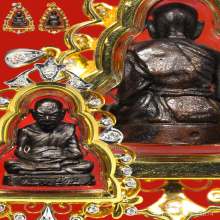 รูปหล่อไตรมาส หลวงปู่ทิม วัดละหารไร่ เนื้อนวะ  2518 