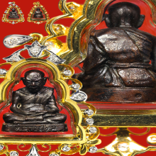 รูปหล่อไตรมาส หลวงปู่ทิม วัดละหารไร่ เนื้อนวะ  2518 