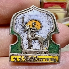 เหรียญเข็มกลัดพระเจ้าตากสินทรงม้า ร.ร.วัดอินทราราม ลงยาเดิมๆ