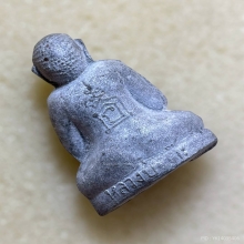 หลวงปู่โต๊ะ พิมพ์ตุ๊กตาใหญ่ เนื้อผงใบลาน พ.ศ. 2521