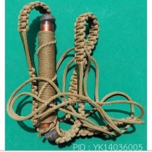 ตะกรุดคล้ายๆจะเป็นเนื้อเงิน ยาวประมาณ 3.5 นิ้ว