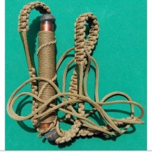 ตะกรุดคล้ายๆจะเป็นเนื้อเงิน ยาวประมาณ 3.5 นิ้ว