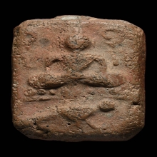 หลวงพ่อปาน พิมพ์ทรงนกสมาธิบัวเม็ด  เนื้อดินเผา พ.ศ. 2460