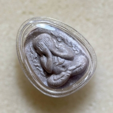 พระปิดตากนกข้าง หลวงปู่โต๊ะ  เนื้อผงเกสร พ.ศ. 2522