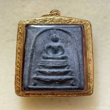 สมเด็จหลวงพ่อกวย พิมพ์ฐานสิงห์  เนื้อผงใบลาน พ.ศ. 2522