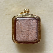 หลวงพ่อปาน พิมพ์ทรงนกฐานสายบัว  เนื้อดินเผา พ.ศ. 2460