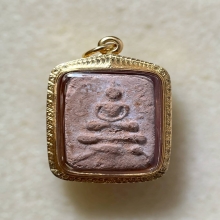 หลวงพ่อปาน พิมพ์ทรงนกฐานสายบัว  เนื้อดินเผา พ.ศ. 2460