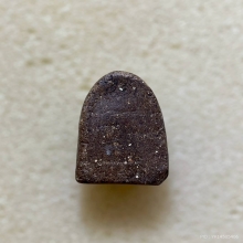 หลวงปู่บุญ พิมพ์ซุ้มแหลมกลาง  เนื้อผงผสมว่าน พ.ศ. 2459 