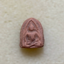 พระหลวงปู่บุญ พิมพ์ซุ้มแหลมเล็ก  เนื้อดิน พ.ศ. 2456