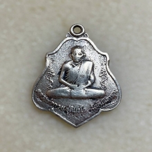 หลวงพ่อกวย รุ่น3 พิมพ์หลังหนุมาน เนื้ออัลปาก้า พ.ศ.2521