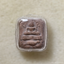 หลวงพ่อปาน พิมพ์ทรงนกฐานเขียง  เนื้อดินเผา พ.ศ.2460