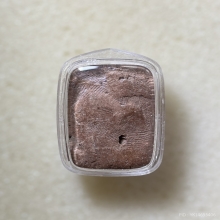 หลวงพ่อปาน พิมพ์ทรงนกฐานเขียง  เนื้อดินเผา พ.ศ.2460