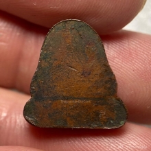 พระปิดตาหลังเรียบ เนื้อทองแดงเก่า (ไม่ทราบที่) 