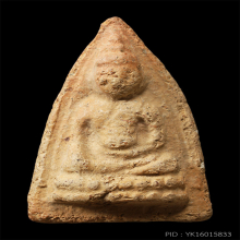 พระพุทโธ เนื้อดิน