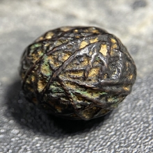 ลูกอมด้ายสายสิญจน์ หลวงปู่เฒ่ายิ้ม วัดหนองบัว ดีกรีแชมป์