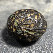 ลูกอมด้ายสายสิญจน์ หลวงปู่เฒ่ายิ้ม วัดหนองบัว ดีกรีแชมป์