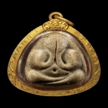 พระปิดตามหาเสน่ห์  หลวงปู่โต๊ะ เนื้อเกสร ปี18 พร้อมกรอบทอง