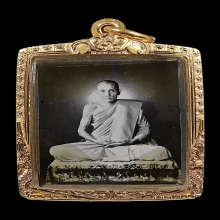 รูปถ่ายหลังสิงห์ หลวงพ่อกวย สวยเเชมป์