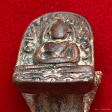 พระซุ้มกอ พิมพ์ใหญ่มีกนก