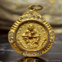 เหรียญ หลวงพ่อคูณ วัดบ้านไร่ ปี 36 กะไหล่ทองฝังพลอย