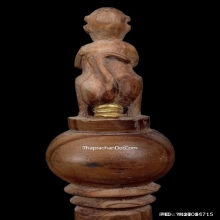 ไม้ครูสี่หูห้าตาครูบาบุญยัง เนื้อไม้ดุมล้อเกวียน จ.ลำพูน