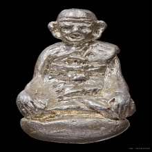 รูปเหมือนหล่อโบราณหลวงปู่หงษ์  รุ่นโปร่งฟ้า ปี2546 เนื้อเงิน