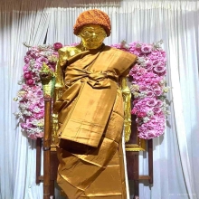 รูปเหมือนหล่อโบราณหลวงปู่หงษ์  รุ่นโปร่งฟ้า ปี2546 เนื้อเงิน